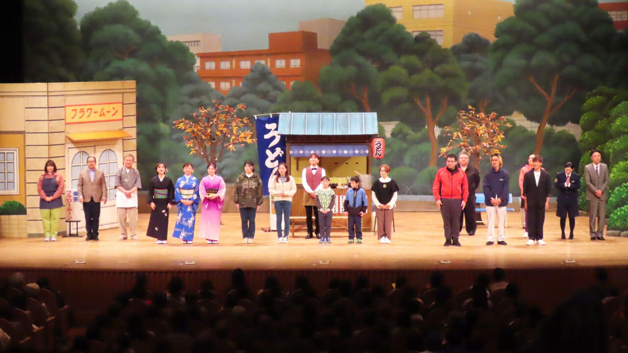 宝くじふるさとワクワク劇場　“夢が叶った”地元出演者たち――笑顔と緊張の舞台裏