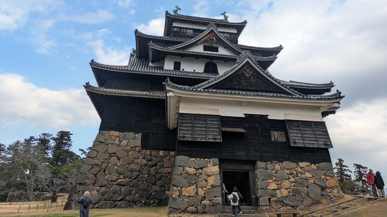 八雲とセツも仰ぎ見た松江城に残る“人柱伝説”　昔も今も松江に盆踊りがない理由