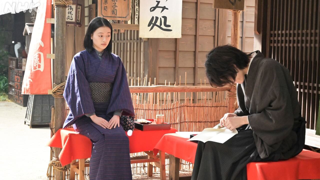 6/29(月)の「風、薫る」団子屋でシマケン(佐野晶哉)に遭遇する直美(上坂樹里)。りん(見上愛)の近況を伝えると、シマケンはある物を直美に託す