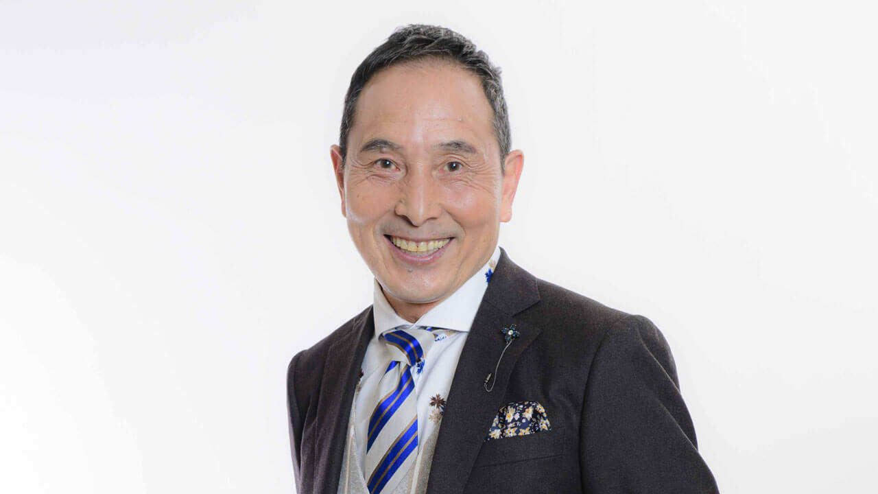 戦艦「大和」生還者の証言を講談に――“ザ・ぼんち”の里見まさとが語り継ぐ戦争体験
