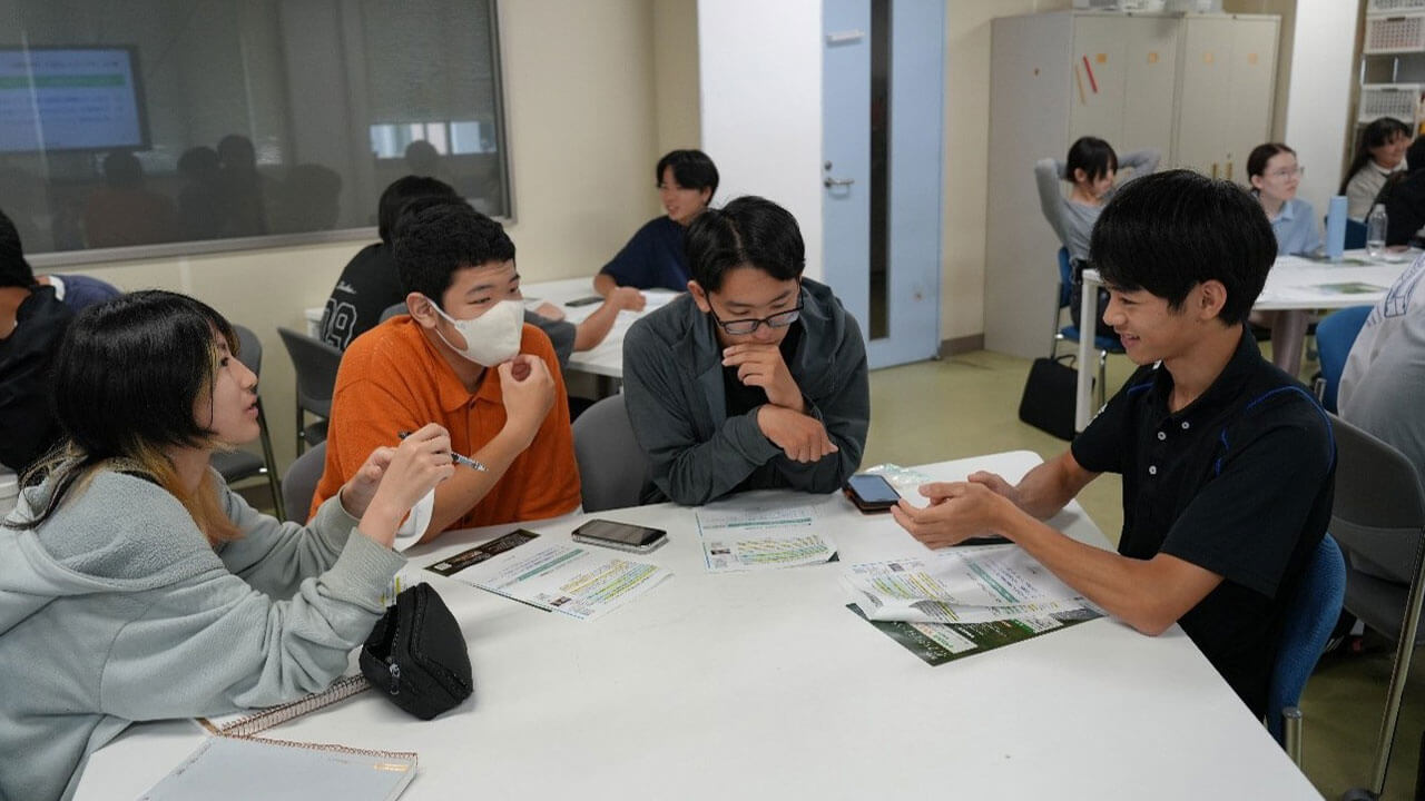 スマホ時代の情報との向き合い方――仙台高専で「情報的健康」を考える出前授業を実施