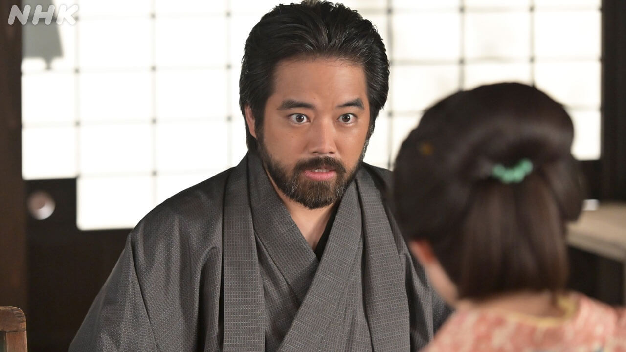 9/8(火)の「風、薫る」りん(見上愛)の元夫・亀吉(三浦貴大)が恵風看護婦会に突然現れる。元夫と知らないしのぶ(木越明)は次々と質問を投げかけるが……